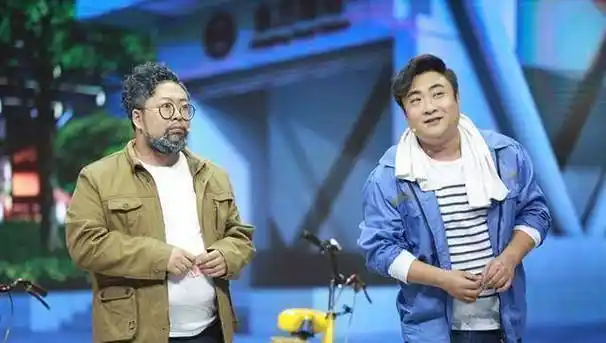 喜剧演员修睿,因浓密胡子走进人们视线,原来没胡子的他长这样!