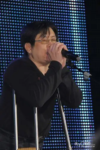 励志歌手郑智化来镇献歌(图片)