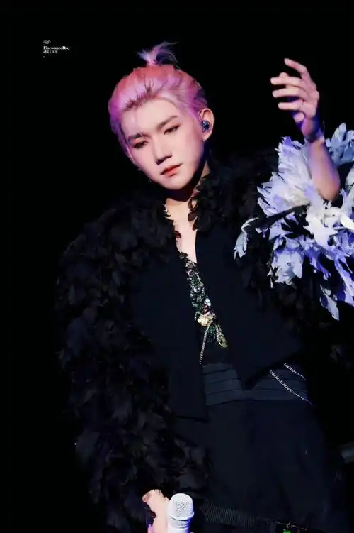 王源染了粉发##王源粉色小啾啾