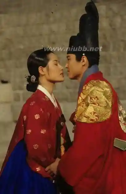 为何燕山君喊妖女张绿水妈 燕山君当众吃张绿水欢爱gif图片