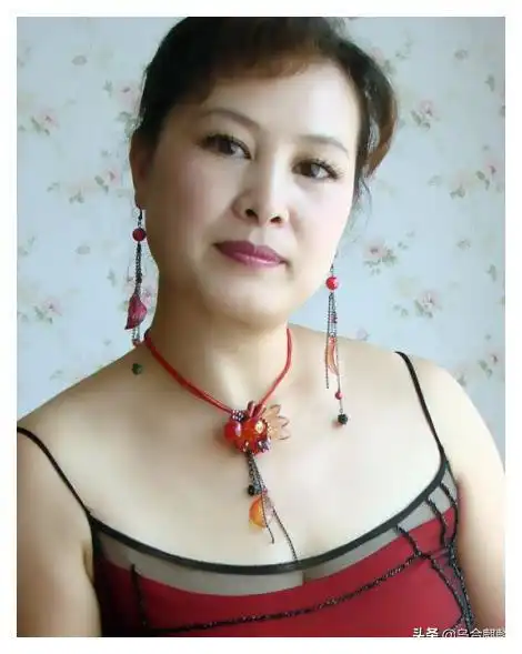 因为对于一个快40岁的女人来说,敢于和丈夫离婚是一件十分艰难的事情