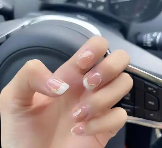 现在最流行的美甲款式有哪些(最新美甲款式爆款排行榜)-1