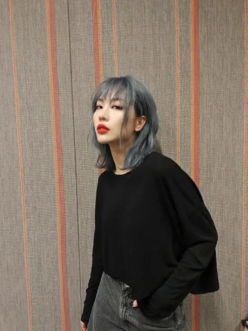 王霏霏晒秋日蓝发plog