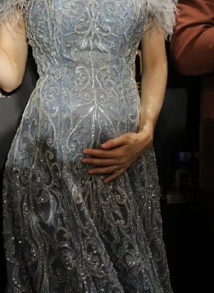 吉娜挺6个月孕肚现身,生图如仙女,郎朗炫耀娇妻腰围无变化