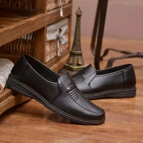 新款中年男士休闲正装皮鞋男单鞋中老年人男鞋爸爸耐磨防子