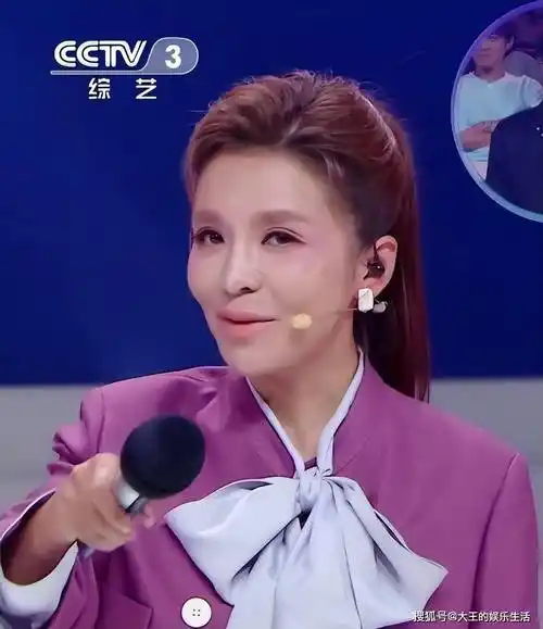 《星光大道》年度总决赛,主持人朱迅疲态尽显,选手才艺平淡_舞池_舞台