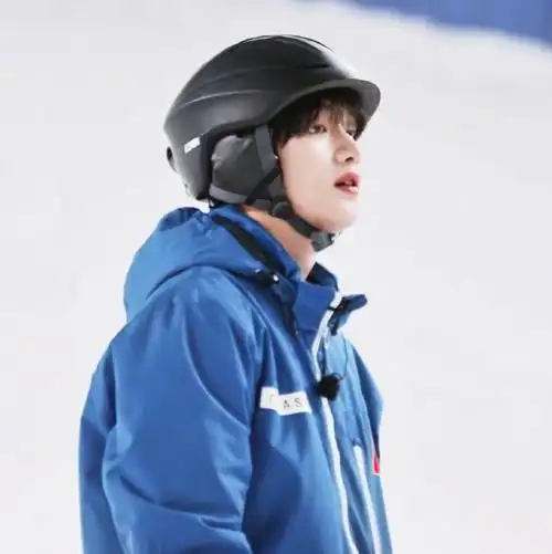 滑雪吧,去滑摔个屁墩的雪哈哈哈好可爱,期待丁程鑫#花儿与少年#@时代