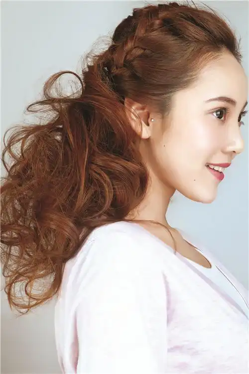 造型师吕选明:中长发蓬松卷发造型技巧