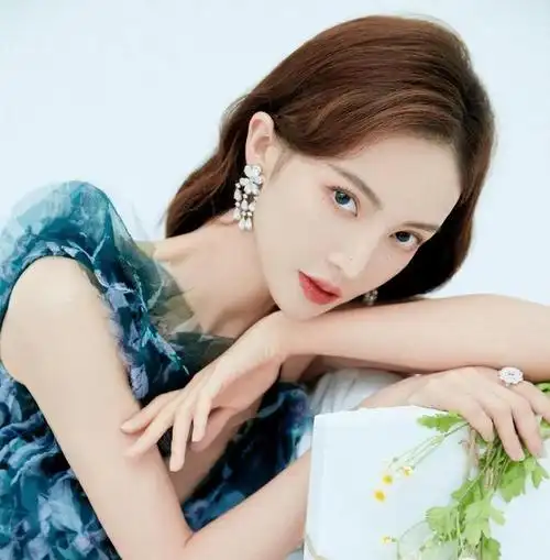 善恶到头终有报,33岁"无人敢娶"的金晨,早已走上另一条道路!