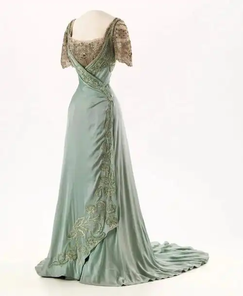 爱德华时期真丝缎晚礼服