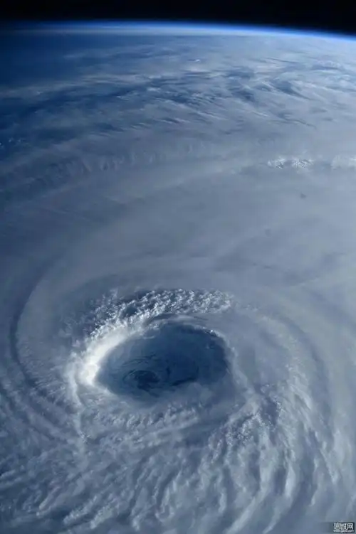太空上拍下巨型超强台风 风眼巨大可能穿过东京