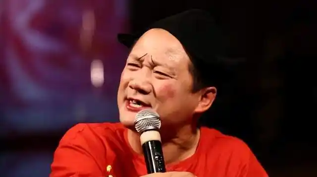 唐鉴军的负心情史,与原配离婚娶搭档,53岁和小美女牵手再起风波_孙