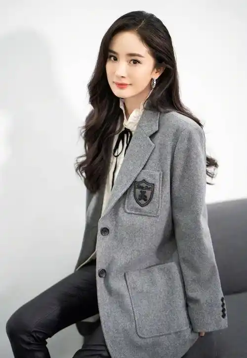 原创还是杨幂会穿灰西装配黑皮裤大秀筷子腿高冷优雅真撩人