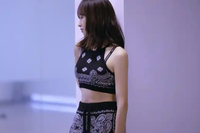 跨年节目单##跨年彩排#@宋茜练习室73彩排73腹肌73官能支配