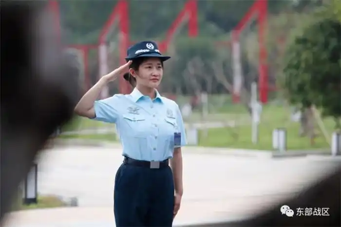 火箭军新入职文职亮相