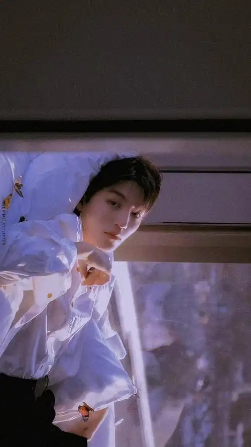 依旧让我惊艳心动,好精致好漂亮@tfboys-王俊凯#王俊凯2023遇兔呈祥