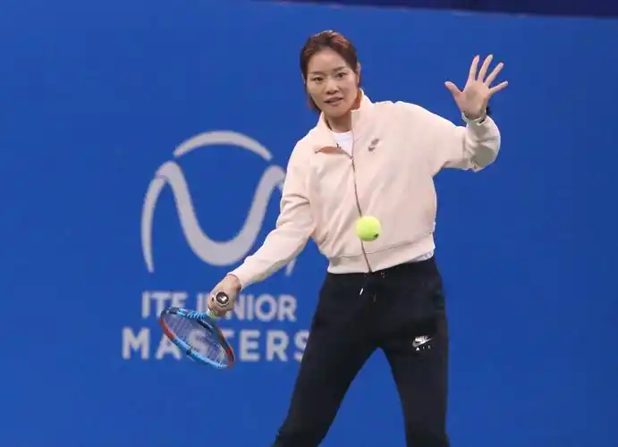 李娜:女子网坛pk呈开放性 自传电影我也很期待_网球