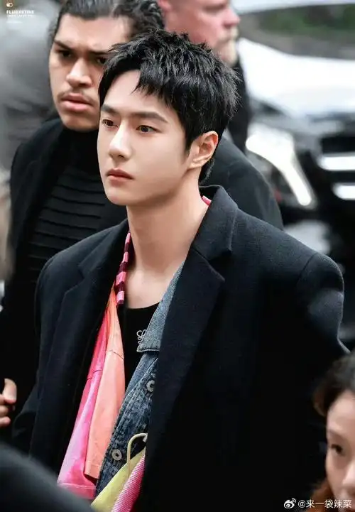 王一博罗意威大秀造型