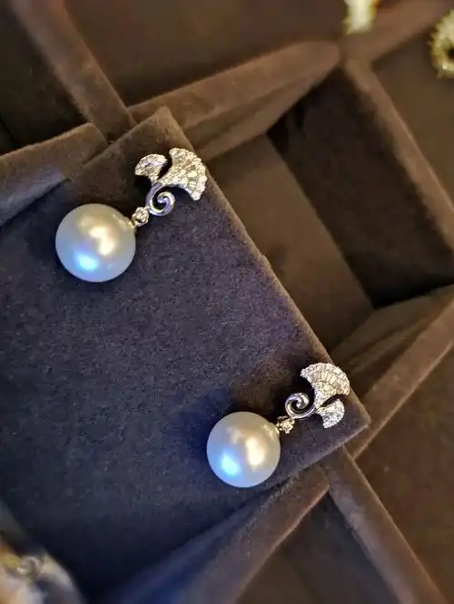 13mm冷光正圆深海澳白珍珠耳坠