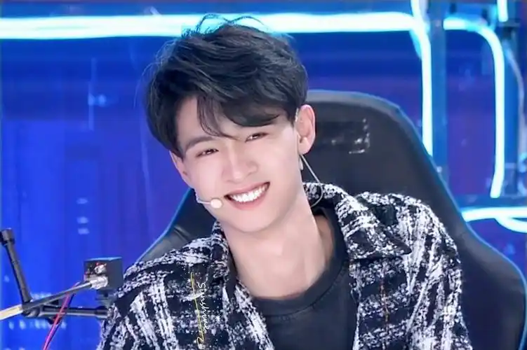 老秦直播这一身我真是太爱了