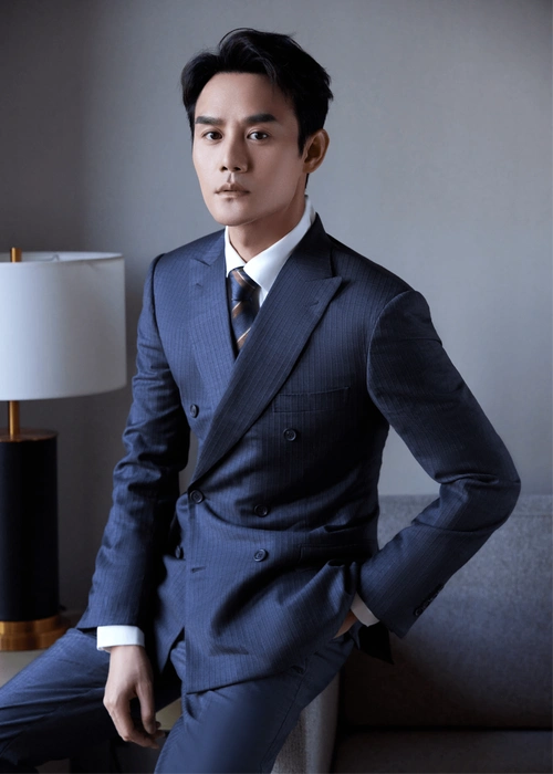 生活中的王凯,气质比较沉稳冷静,有着1米82身高的他,简直就是一个行走