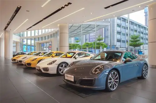 超震撼的二手名车展厅3000台名车汇聚