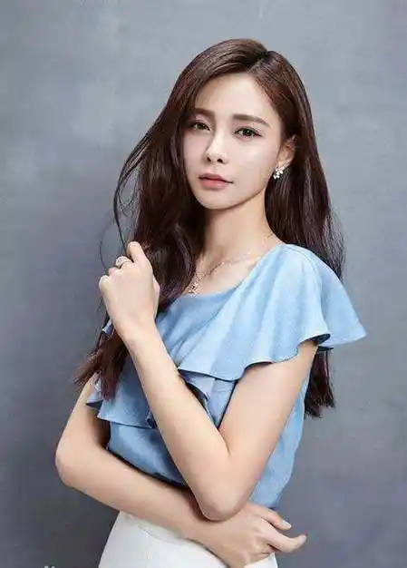 日前,snh48 group总决选发布演唱会已进入紧张的