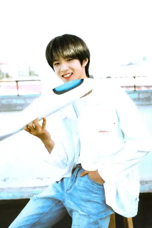 "白色衬衫灌满自由和爱"9591#和刘耀文一起拥抱春天