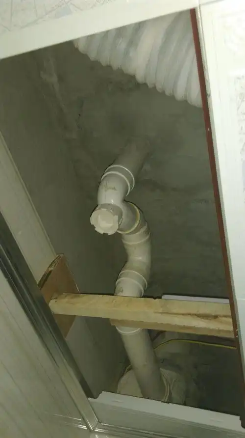 图1为原设计的下水管,图2为改过的下水管,请问改过之后有没有什么不妥