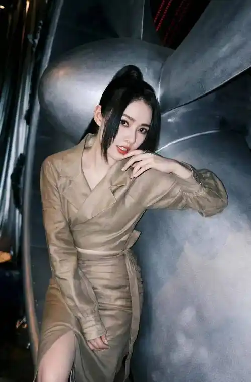 冯绍峰花钱买自己的艳照?林俊杰参与李胜利一案?白鹿敖瑞鹏因戏生情?