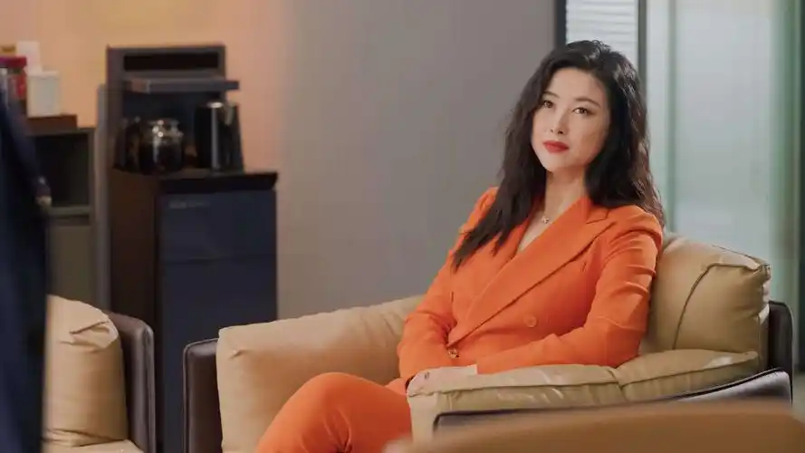 朱珠:百亿富豪的女儿,怒甩千亿法拉利总裁,嫁清华博士过得如何