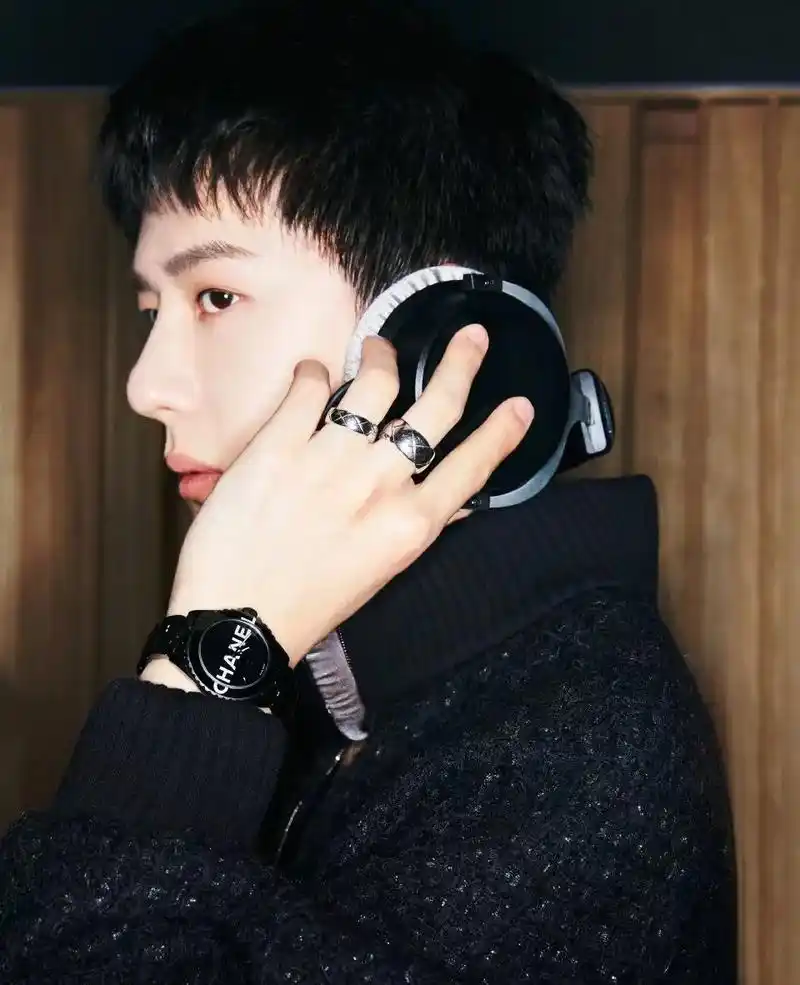 一博新鲜出炉的照片王一博香奈儿品牌形象大使