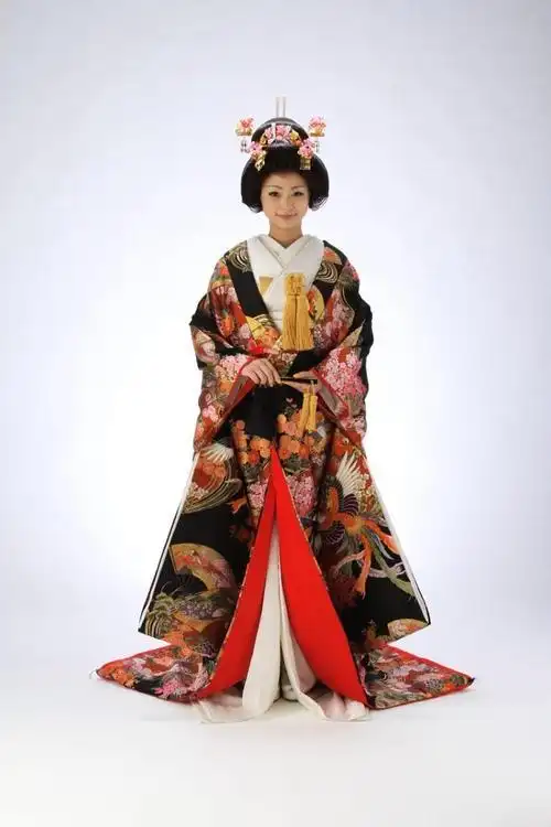 日本古代女子和服(为何古代日本女人穿和服的时候不能穿内衣)