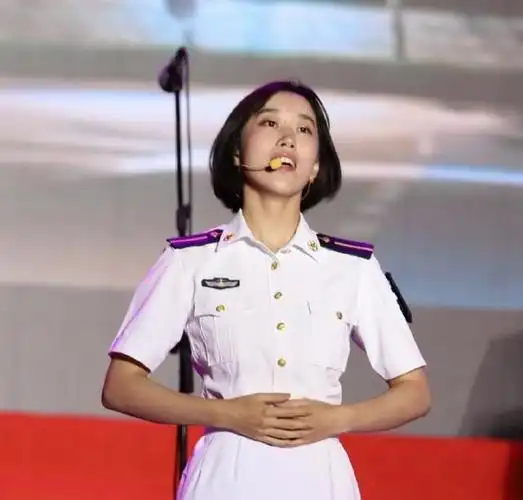 能文能武,可盐可甜,海军女学员"二十不惑"
