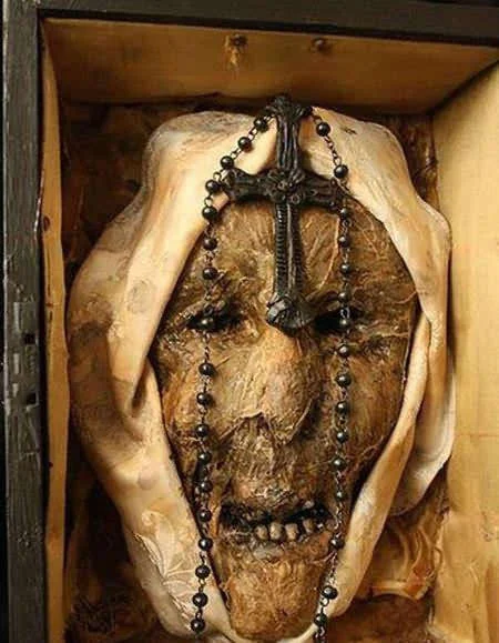 木乃伊修女这名俄罗斯间谍即将被枪决,却还带著笑容.