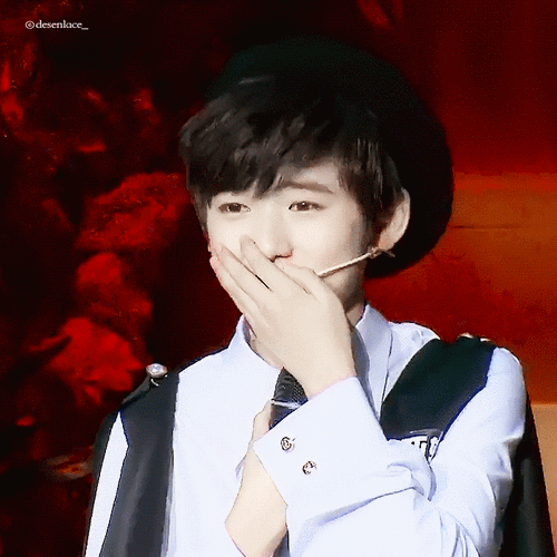 捂着嘴笑起来明媚坦诚的少年 能发出音阶般的笑声|笑声|少年|宋亚轩