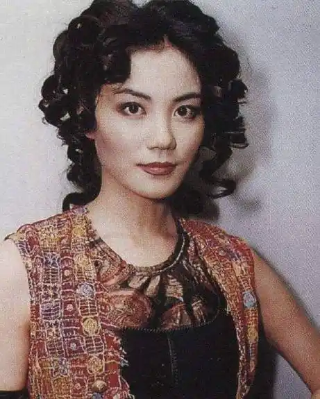 王菲:狂热的爱情主义者,凭借智慧耍出一套爱情"回马枪"_窦唯_音乐