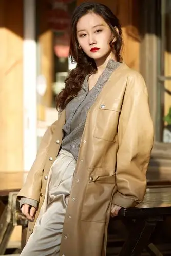 360娱乐1/6近日,在热播大剧《招摇》中饰演沈千锦的演员于潼曝光了一