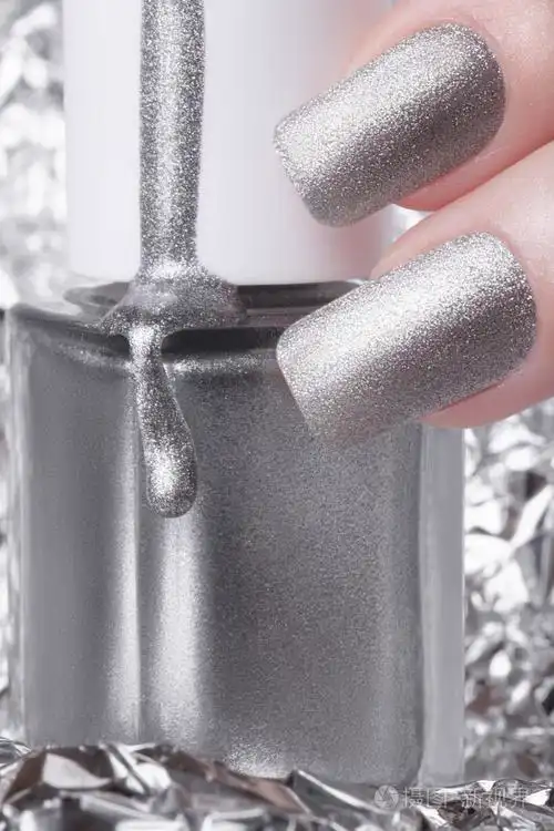 银色指甲油