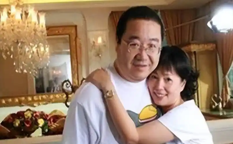 原创同样是英达的孩子宋丹丹和梁欢的儿子一对比差距就出来了