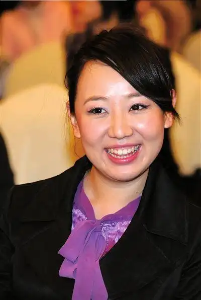 关凌有喜笑称孩子取名"机关枪"(图)