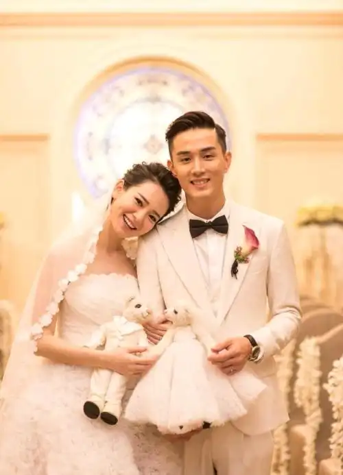 与安以轩秘恋两年,与戚薇奉子成婚