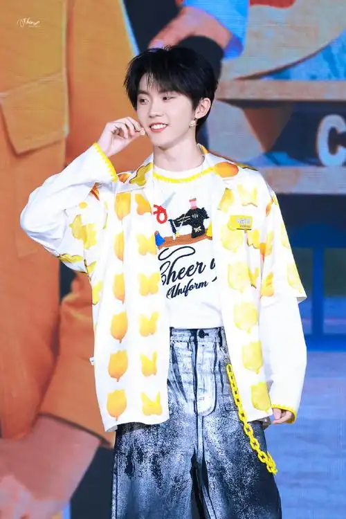 时代少年团队长-马嘉祺    #冰红茶直播#90#马嘉祺康师傅冰红茶