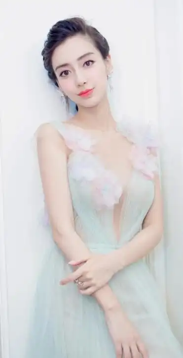 说到娱乐圈颜值一流的明星,不得不提到angelababy杨颖,近日,杨颖新