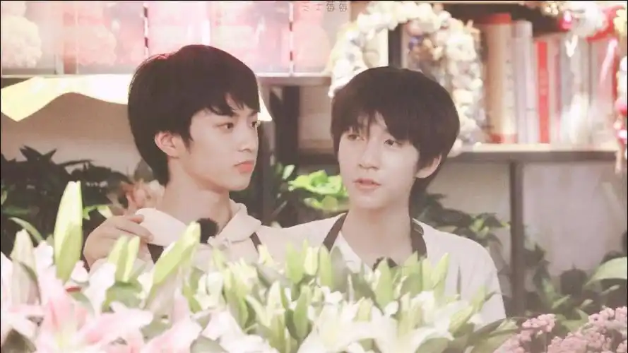 刘耀文和贺峻霖就像是一对亲兄弟两人之间的互动充满着浓浓的情谊