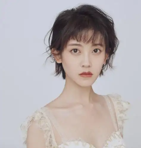 安家:戏内炫酷瓜哥,戏外清纯颜值高,11岁获央视歌唱比赛冠军