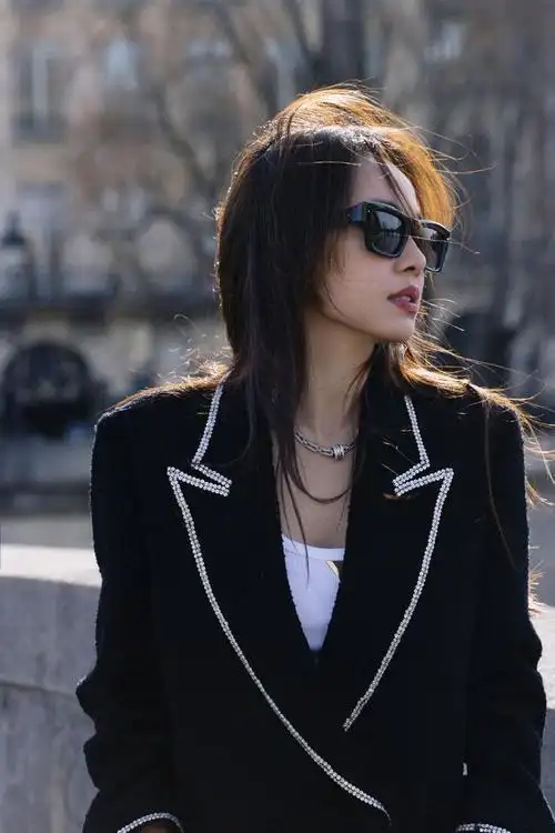 台湾天之骄女蔡依林巴黎街拍大赏这美腿秒杀内娱一大片女星哦