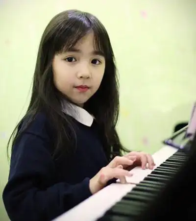 韩国混血儿童星cristina fernandez lee照片 成最热qq头像