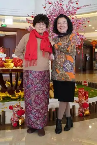 1946年出生的蔚兰老师如今已是花甲老人,但是她仍然活跃在电台电视