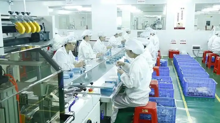 代工有诸多优势,一方面,术业有专攻,代工厂专注生产,相比品牌方,在